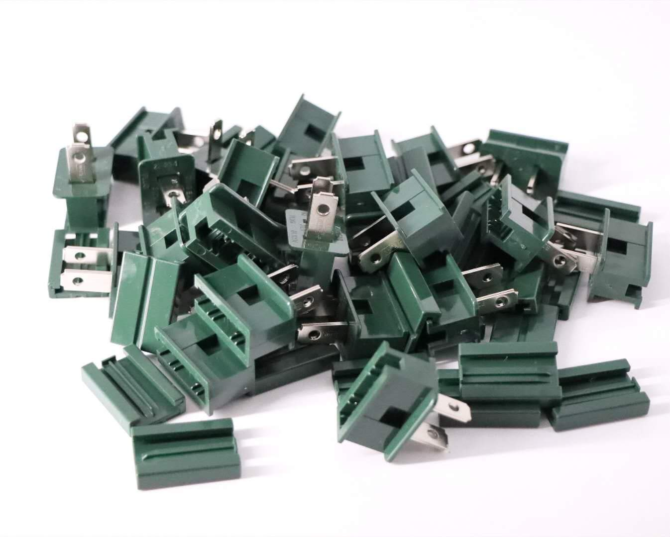 Christmas Female and Male Slip Plug Electrical Vampire Plug Lighting Outlet Green Zip Plug Gilbert Plug Male Female Slide Plug Inline Plug Adapter for Xmas Holiday Party (SPT-1, 25 Pieces)